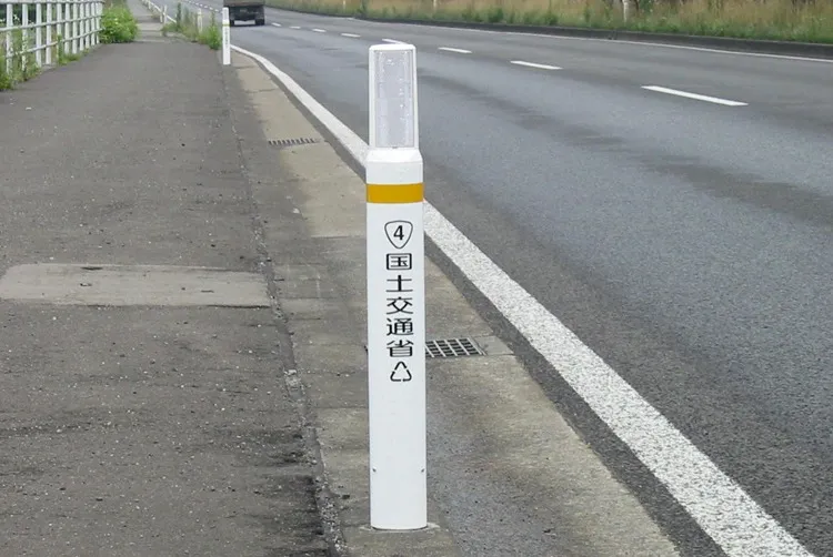 道路の安全を支える「積水樹脂 リサイクルデリニェーター」
